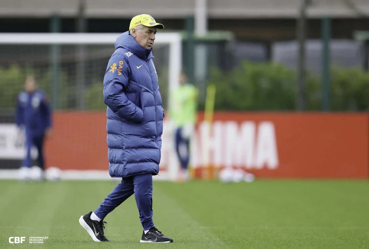 Sem Neymar e Danilo, Seleção faz primeiro treino com bola na Granja Comary