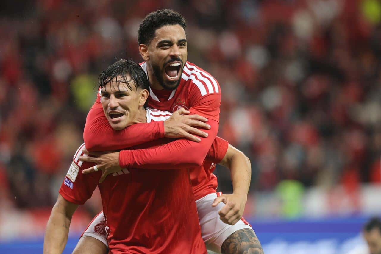 Internacional vence o Fluminense e deixa o Z4 do Campeonato Brasileiro