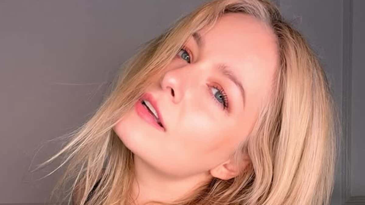 Luciana Vendramini sensualiza com lingerie rendada e brinca com ‘previsão do tempo’