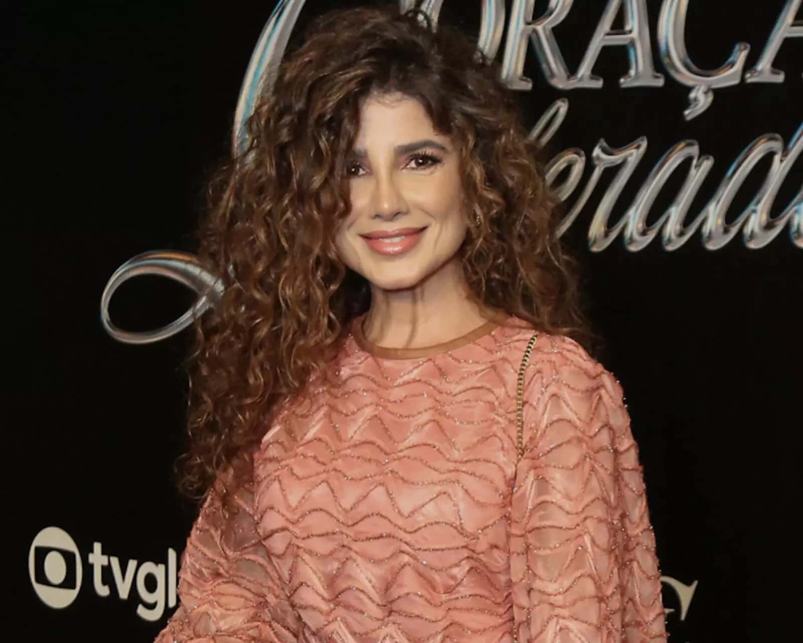 Paula Fernandes confirma romance com comandante de jatos executivos