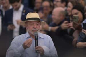 Lula anuncia envio de hospital de campanha à Venezuela após terremotos
