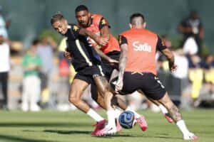 Ancelotti quebra rigidez de antecessores e ensaia plano B para o Brasil