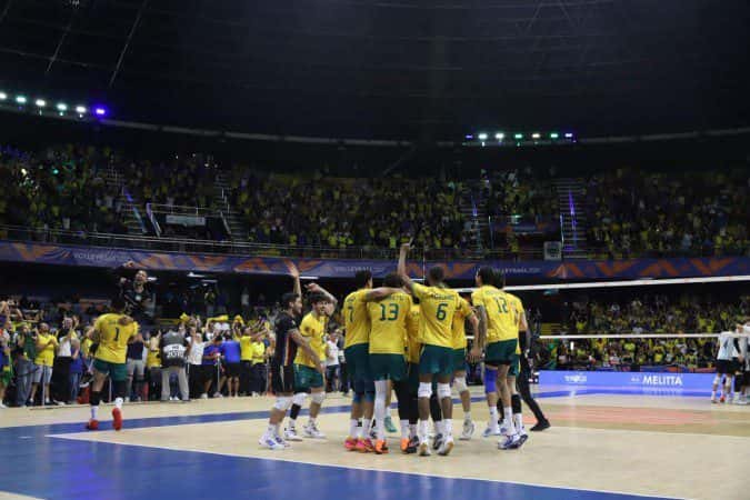 Brasil derrota a Argentina no tie-break e segue invicto na VNL