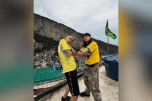 Influenciador diz que não embarcou em helicóptero por compromisso