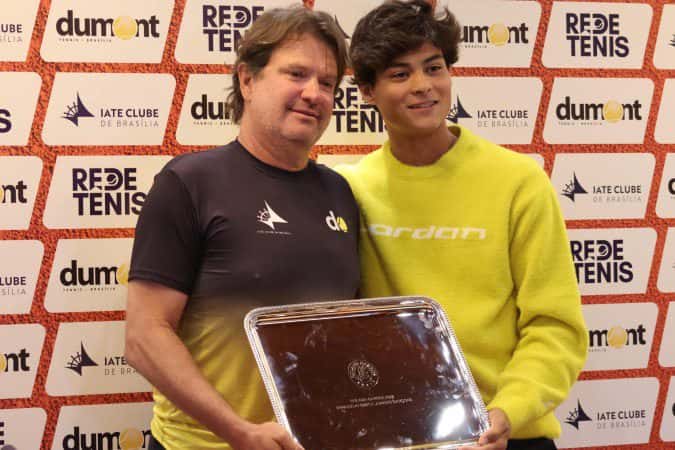 Campeão juvenil de Roland Garros, Guto Miguel evita euforia