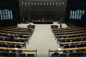CCJ da Câmara adia votação de PEC da redução da maioridade penal