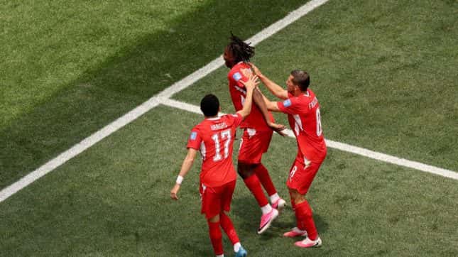 Com final eletrizante, Suíça goleia Bósnia e assume a liderança do Grupo B da Copa
