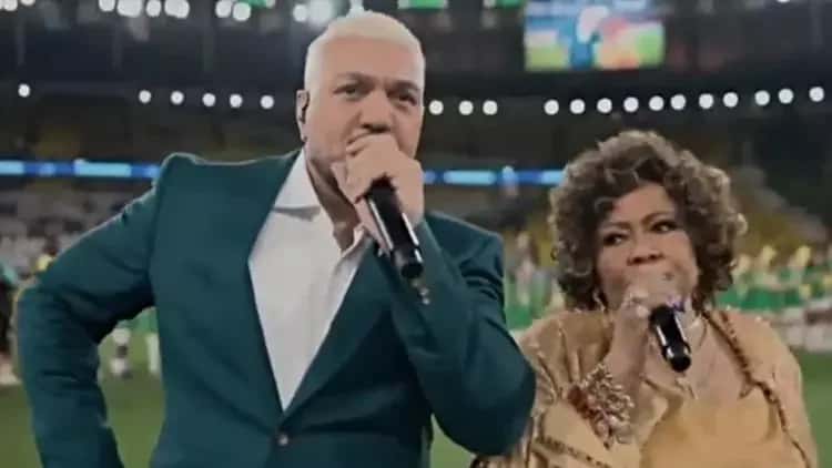 Belo e Alcione são detonados na web após Hino Nacional: ‘Vergonha da Copa’