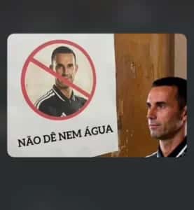 Brasileiros invadem perfil do árbitro após gol anulado de Vini Jr.