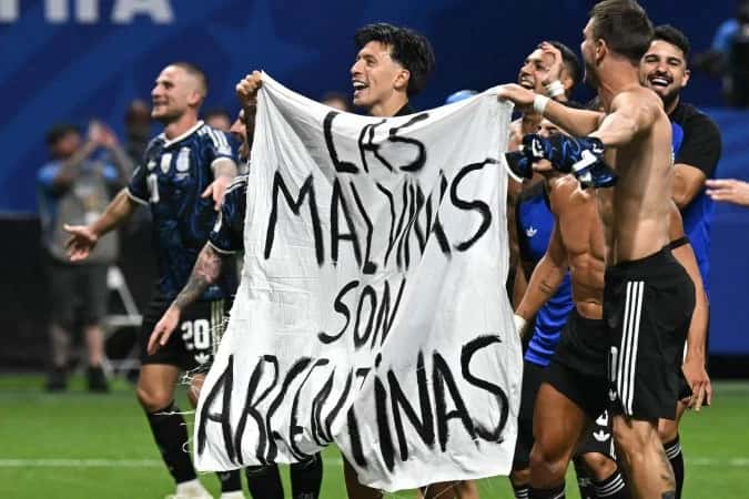 Reino Unido pede à Fifa investigação sobre faixa evocando as Malvinas