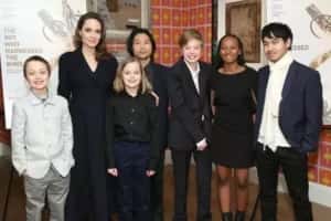 Filhos de Angelina e Brad Pitt publicam anúncios pedindo remoção do nome do pai