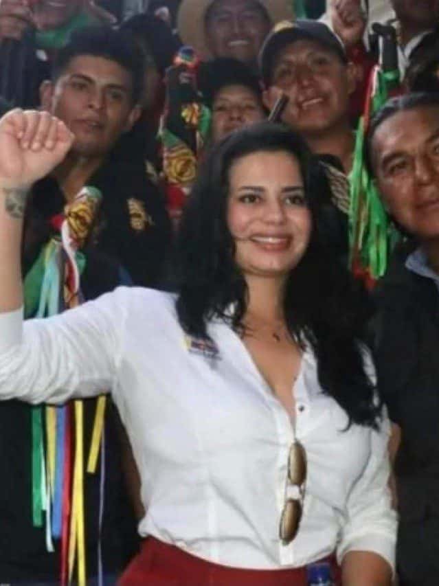 Ex-atriz pornô assume cargo no Senado e divide opiniões na web