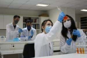 Pesquisa brasileira avança em tratamento para psoríase e vitiligo