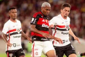 Flamengo fica no empate com o São Paulo e perde chance de encostar no Palmeiras