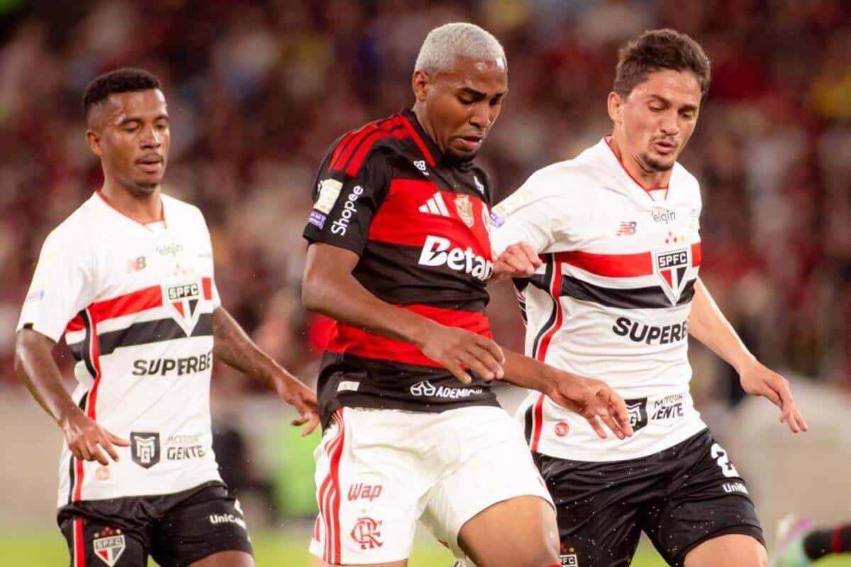 Flamengo fica no empate com o São Paulo e perde chance de encostar no Palmeiras