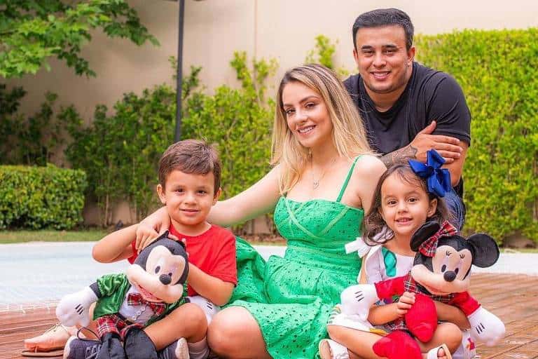 Esposa de Kauan, da dupla Matheus e Kauan, anuncia separação e volta atrás: ‘Surto de puerpério’