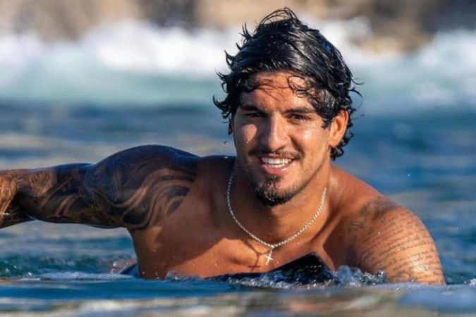 Gabriel Medina sofre ferimento na cabeça durante treino em Teahupoo