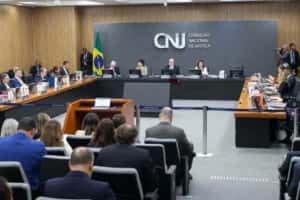 CNJ acaba com aposentadoria compulsória como pena máxima para juízes