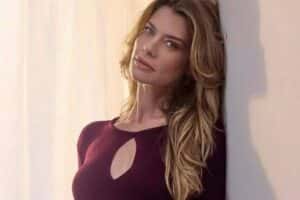 Alinne Moraes revela o motivo de ainda trabalhar com novelas