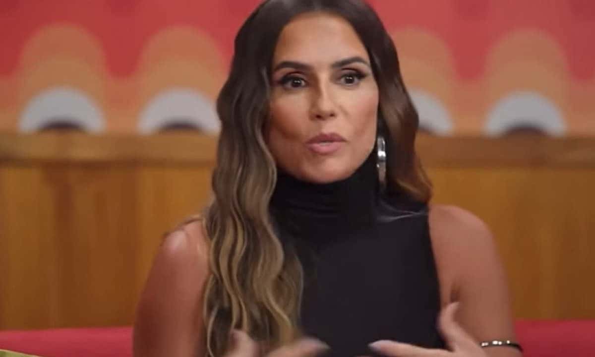 Deborah Secco relata que ex a trancou em quarto para não comer