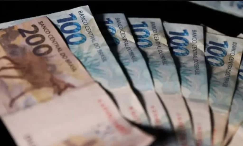 Quando cai o quinto dia útil de agosto e o que acontece se salário atrasar