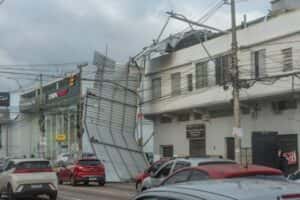 Ciclone-bomba deixa 2,3 mil desalojados e 45 mil sem luz no RS