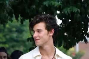 Cantor Shawn Mendes participa de culto evangélico em São paulo
