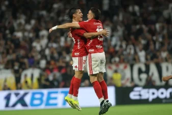 Corinthians vence o Inter, mas cai em casa na Copa do Brasil