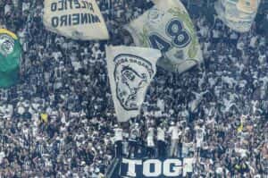 Torcida do Atlético protesta após empate com o Juventude na Copa do Brasil