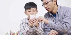 Como pais podem orientar filhos sobre segurança em redes sociais