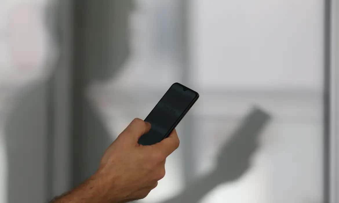 Mais de 830 mil celulares foram subtraídos em 2025, aponta relatório