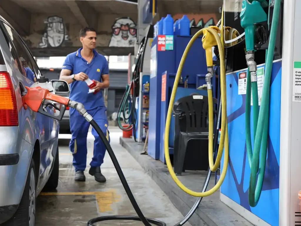 Mais etanol na gasolina levanta dúvidas sobre real rendimento dos carros