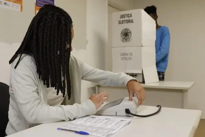 Entenda por que ser mesário é "obrigatório" e quem pode pedir dispensa