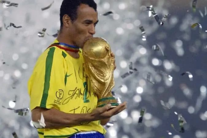 Com eliminação da França de Mbappé, recorde de Cafu em Copas segue intacto