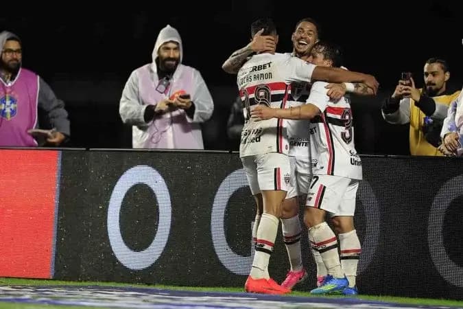 Em jogo fundamental, São Paulo reencontra Boca Juniors após 19 anos
