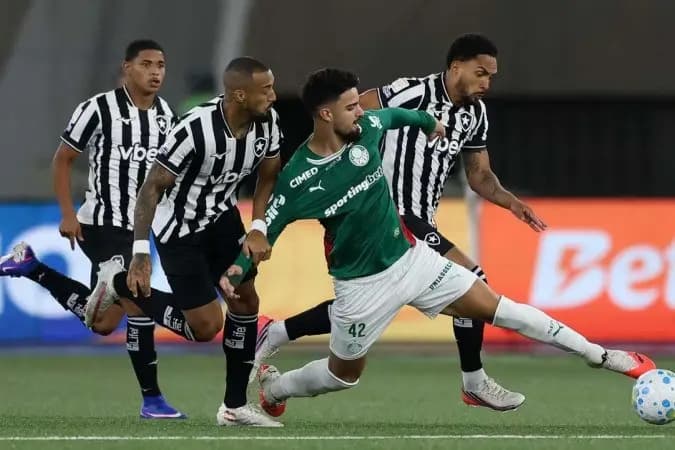Palmeiras empata com Botafogo e perde liderança do Brasileirão