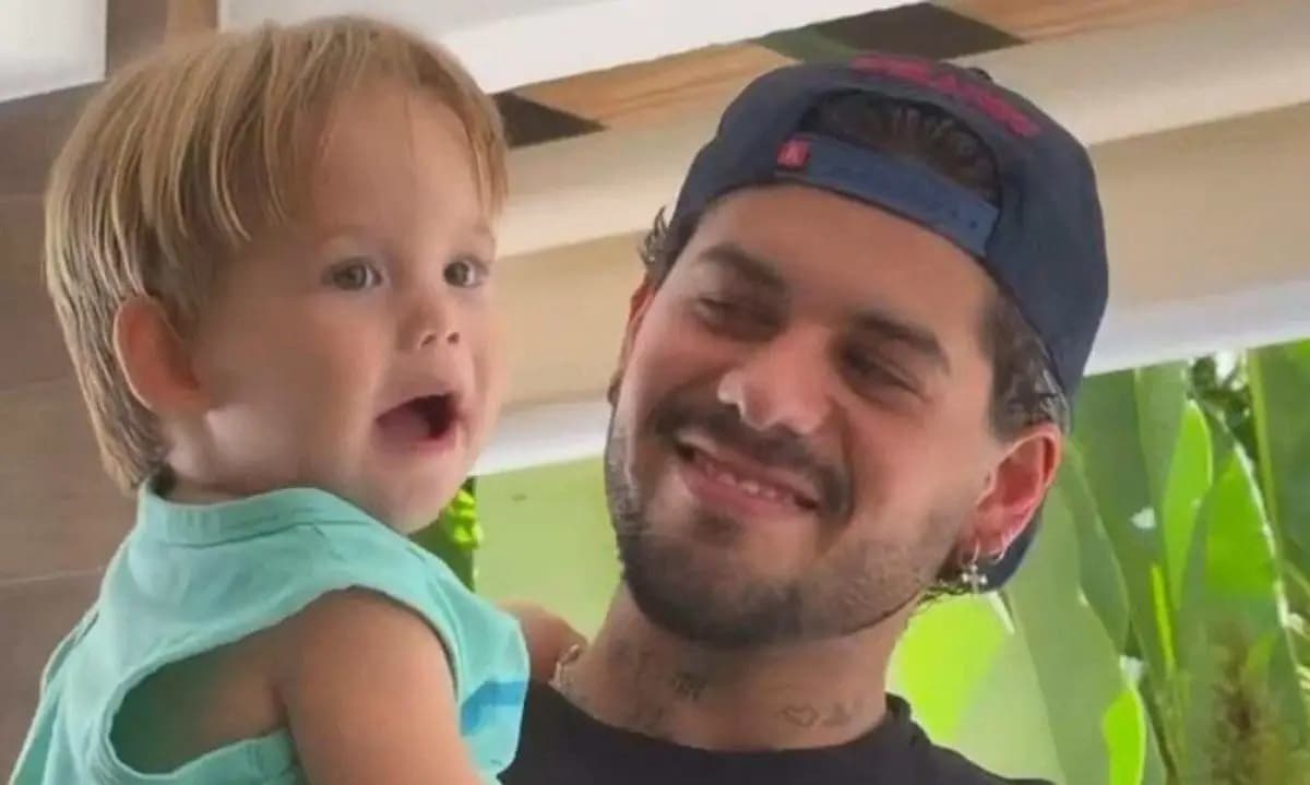Zé Felipe se desculpa por vídeo do filho caçula contendo insinuação sexual