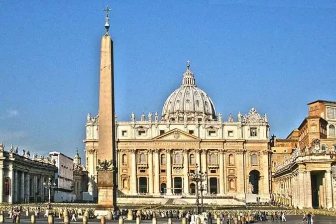Vaticano confirma excomunhão de seis bispos tradicionalistas