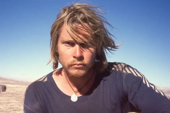 O aventureiro britânico que partiu do Chile e há 28 anos percorre o mundo a pé