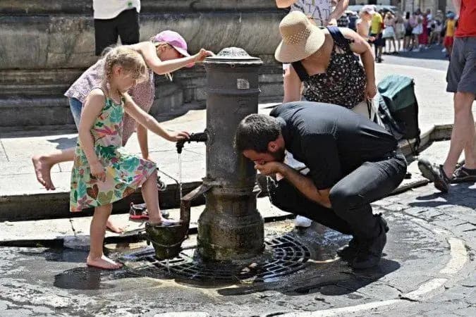 Onda de calor extremo provoca 40 mortes por afogamento na França