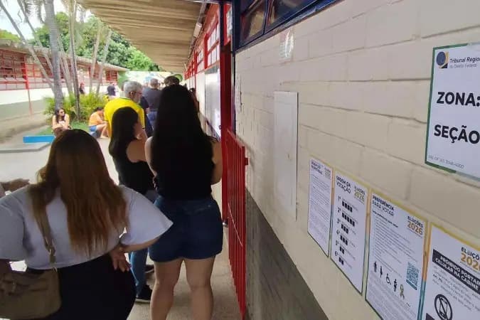 Votação termina com filas enormes nos colégios eleitorais