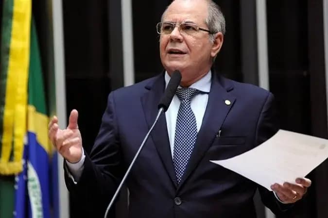 Avião com deputado faz pouso forçado em fazenda no Maranhão