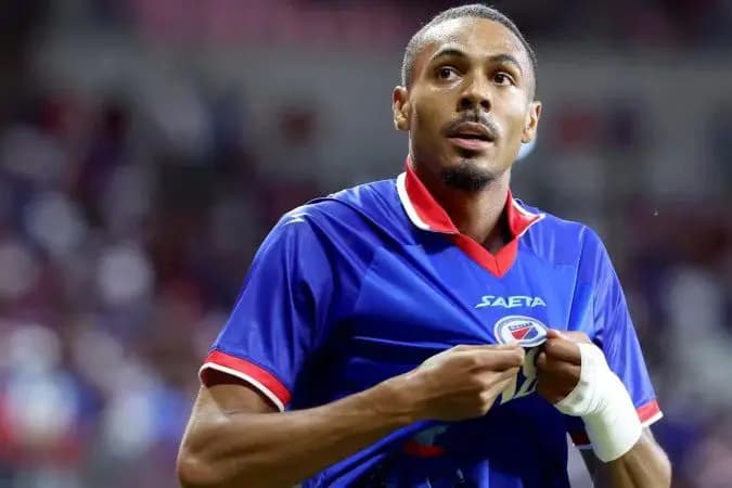 O que tinha a camisa da seleção do Haiti que foi proibida pela Fifa na Copa