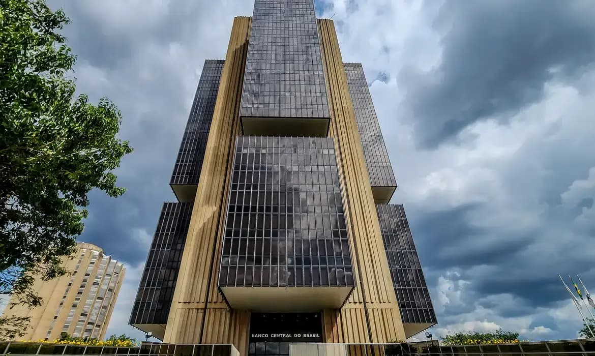 Mercado reduz previsão de inflação e crescimento do PIB em 2026