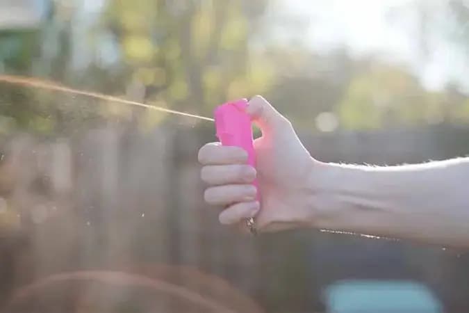 Senado aprova spray de pimenta para defesa pessoal de mulheres; veja regras