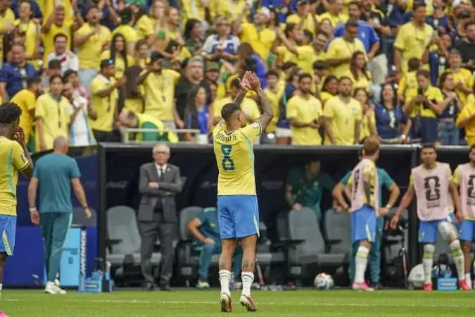 Entenda marca de Zico e Tostão igualada por Bruno Guimarães na Seleção