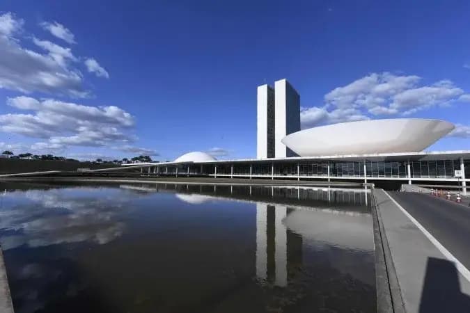 Câmara reajusta a verba de gabinete de deputados em 13,7%