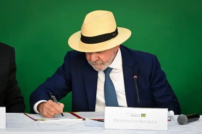 Plano de governo de Lula prevê defesa da soberania e revisão de emendas