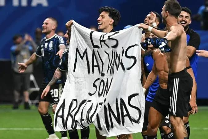 Reino Unido pede à Fifa investigação sobre faixa evocando as Malvinas