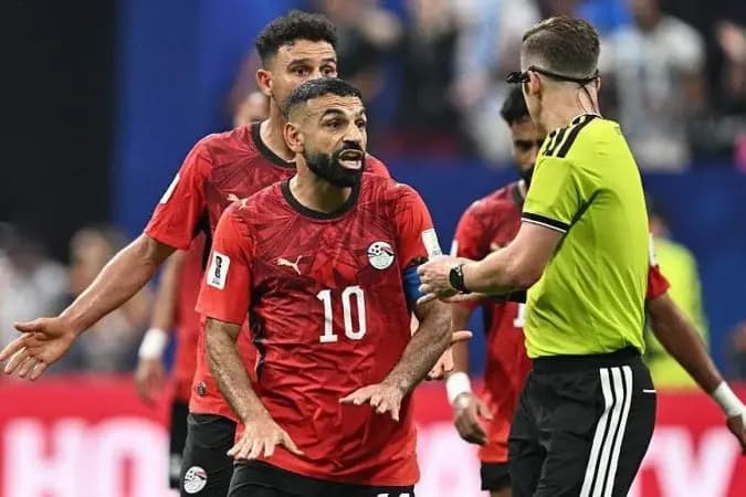 Egito pede expulsão de árbitro da Copa do Mundo após derrota para Argentina